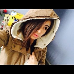 Meet your Posher, Yoali